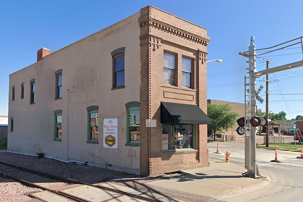 Last Call at Books ‘N Brewz