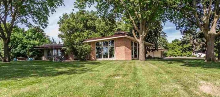 Mid-Century Modern Lurks in Sioux Falls